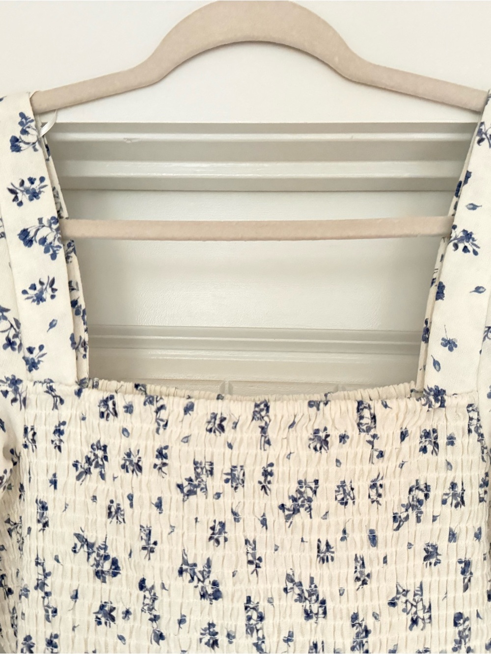 House of Harlow 1960 White Midi Dress with Blue Floral Print - Picture 2 of 3